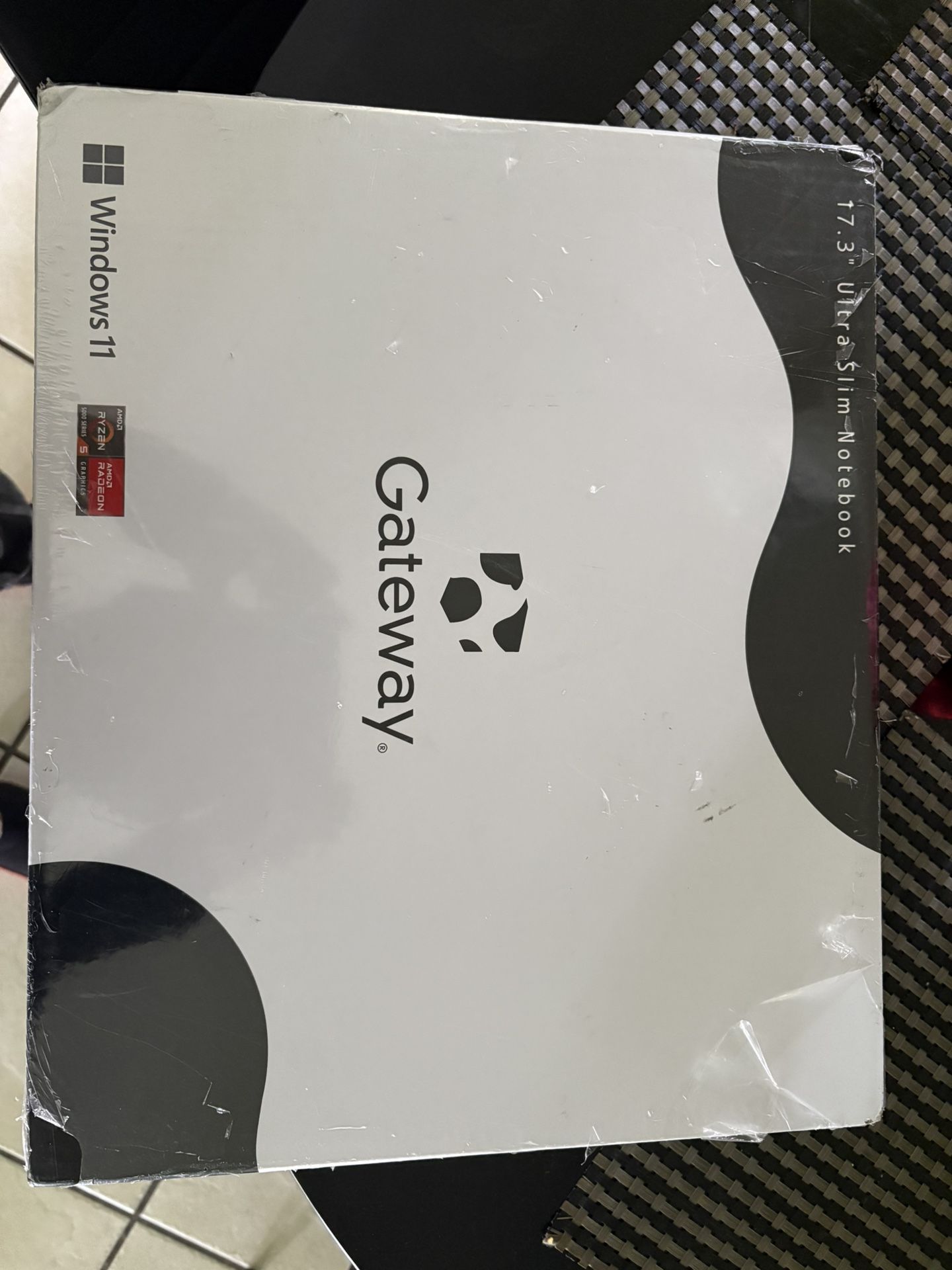 GATEWAY 17.3 ultra slim notebook
