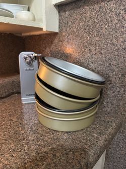 LOT OF 7 ROUND BAKING PANS