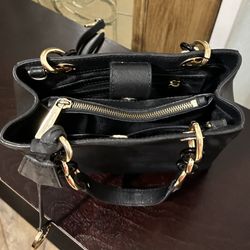 MICHAEL KORS CYNTHIA BLACK SAFFIANO  CROSSBODY LEATHER SATCHEL BAG  