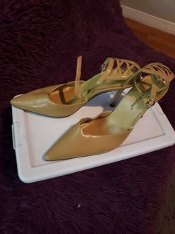 Variety of shoes, sizes vary from 8, 8 1/2 , 9. Black lace 8 1/2, Rose gold tennis size 9 (new). all others size 8. Message me for prices.