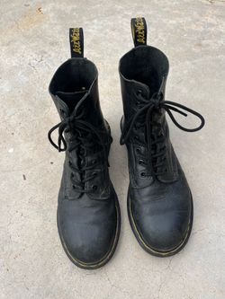 DR MARTEN’s Size 9 Women’s Black Soft Leather Woven Tag