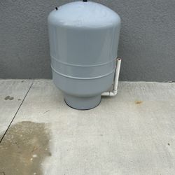 Like New Hydro-Pneumatic Pump Tank