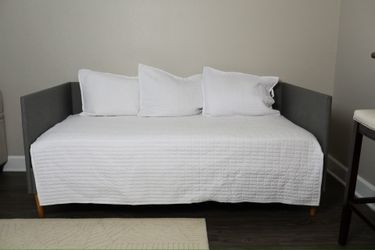 Twin size daybed with mattress