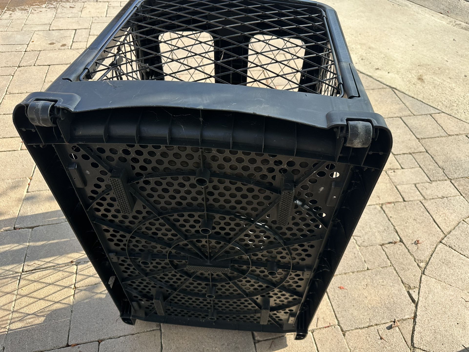 Diggs Dog Crate (Size Medium)