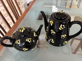 Teapot Set with cute bees design - Free