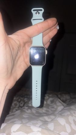 Apple watch se with gps and celluar