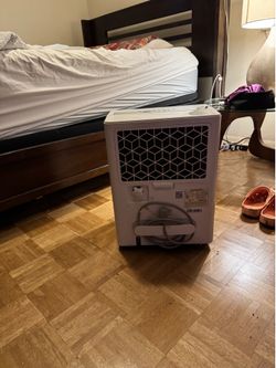 De-Humidifier- GREAT CONDITION PRACTICALLY NEW