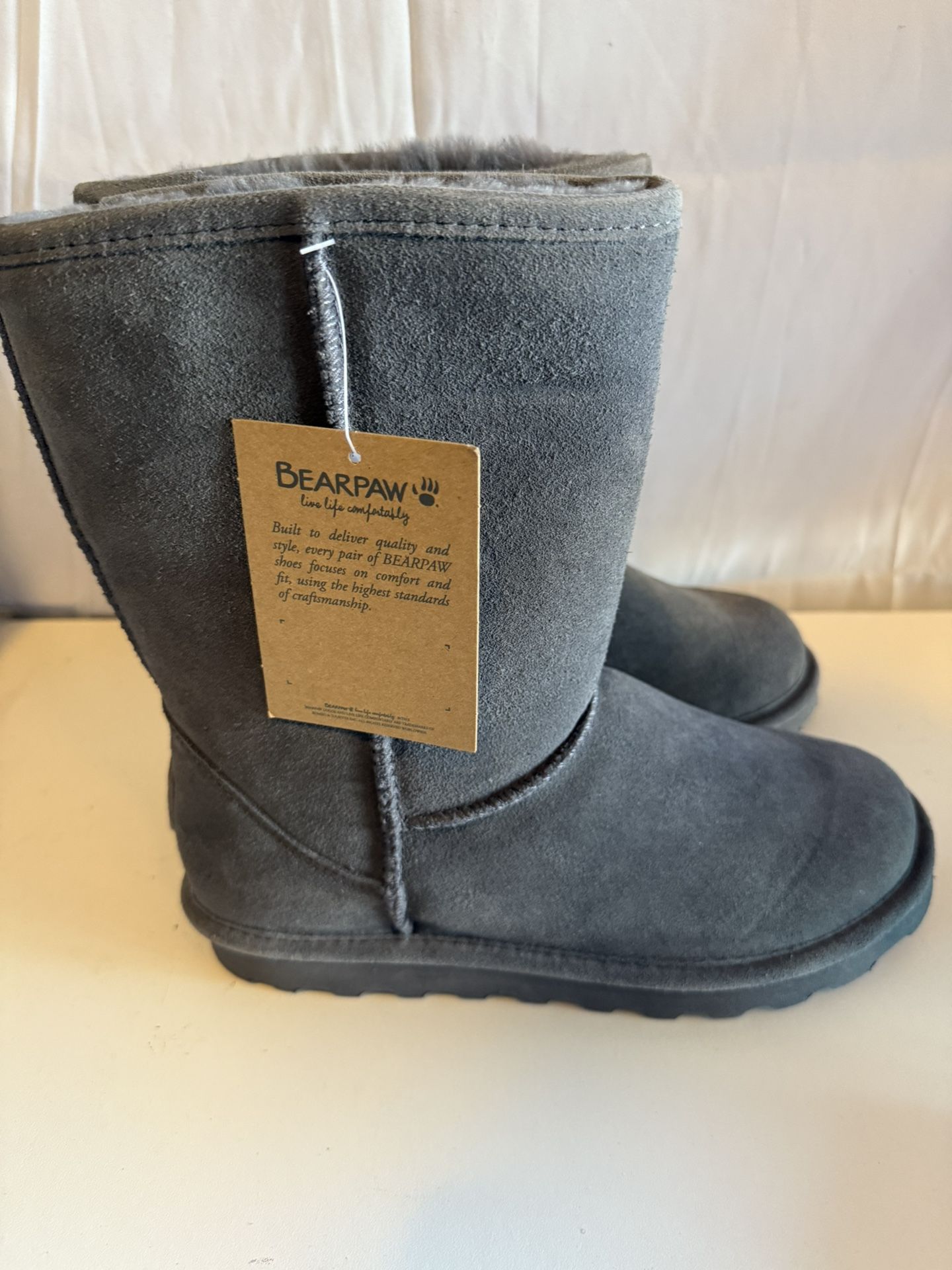 NWT Bear paw Size 8