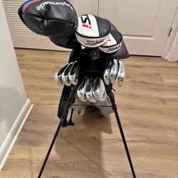 Full Golf-Club Set With Bag 