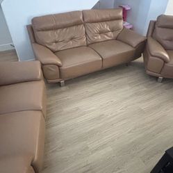 Beautiful Elegant Upscale Luxury Italian Leather Three Piece Set Sofa Loveseat And Chair