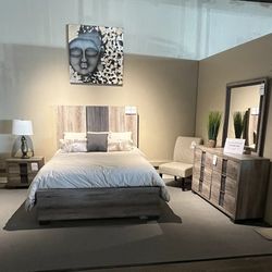 Queen Bed, Dresser, Mirror And Nightstand 