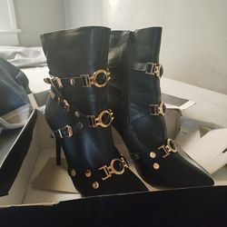 Black Boots With Gold Trimming Slim Heel