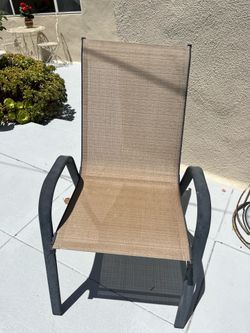 2 patios chair
