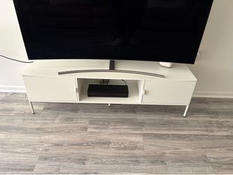 Tv stand/entertainment