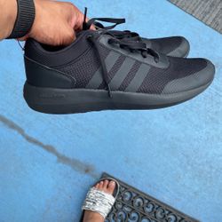 Adidas Cloud foam Size 11