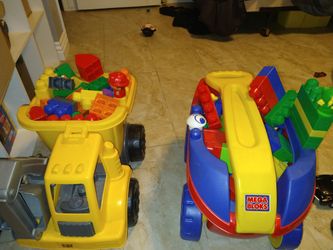 Mega Bloks Dump truck And Wagon