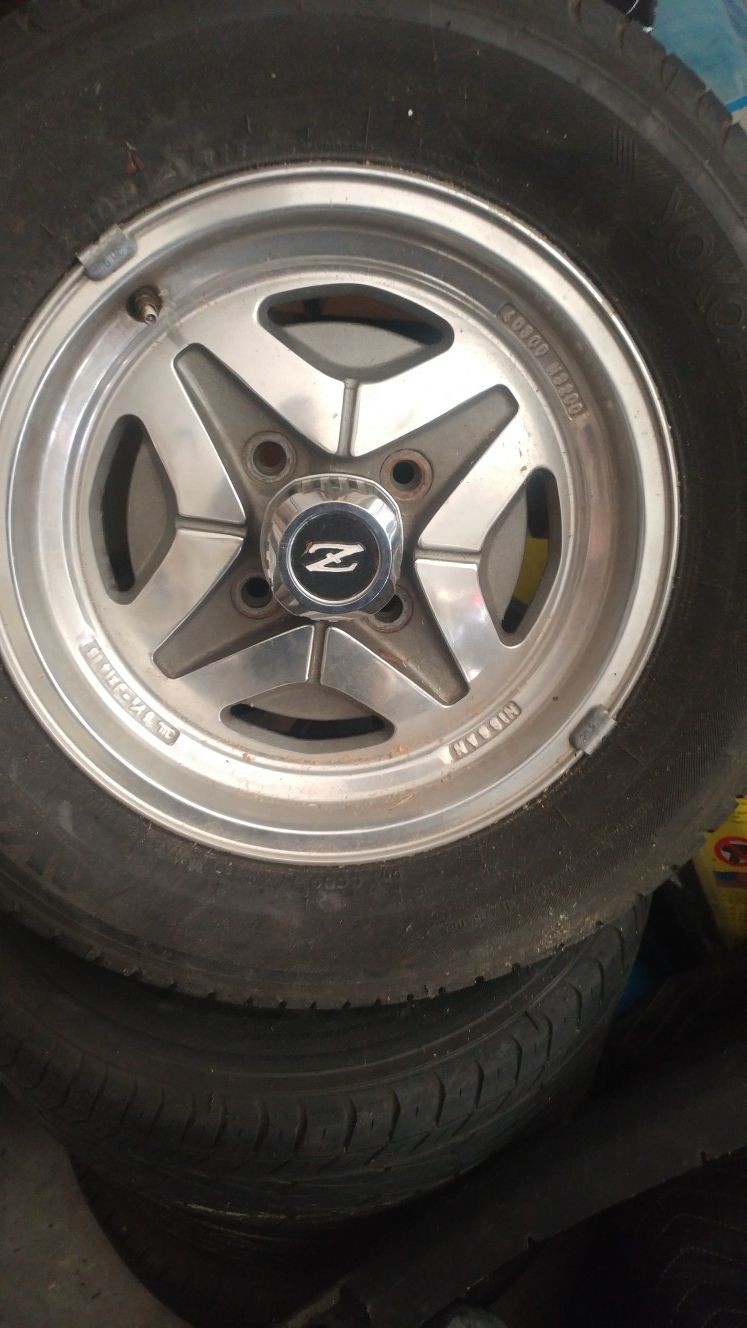 Datsun / Nissan rims and tires