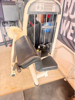 Magnum Preacher Curl Machine