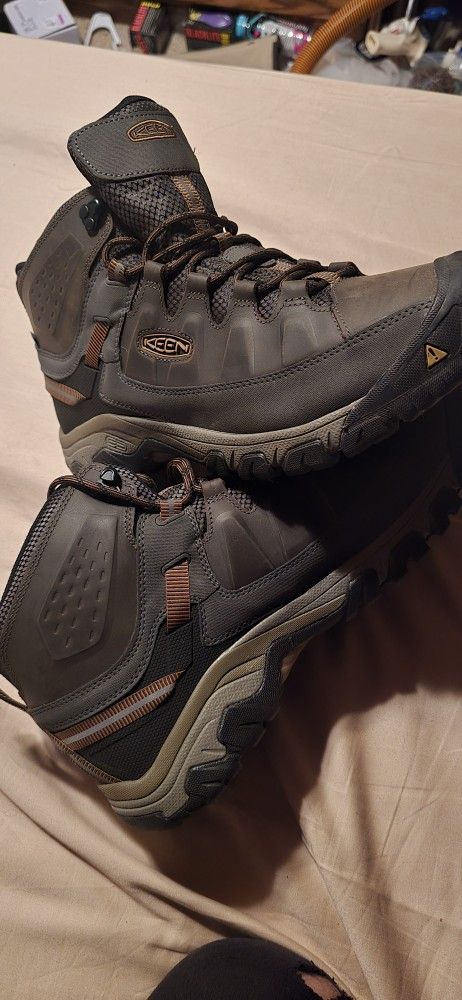 Keen Boots 14