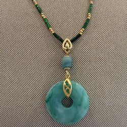 Natural green Jade Round pendant necklace 