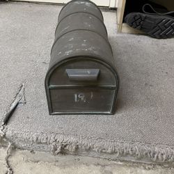 Antique finish mailbox