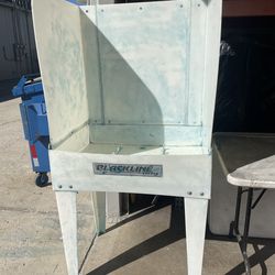 Screen wash booth