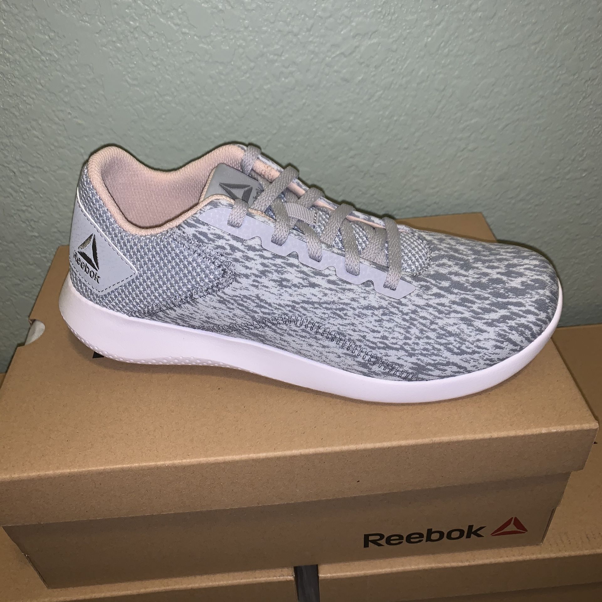 Reebok ARDARA 2.0 Size 7.5 Women’s New in box