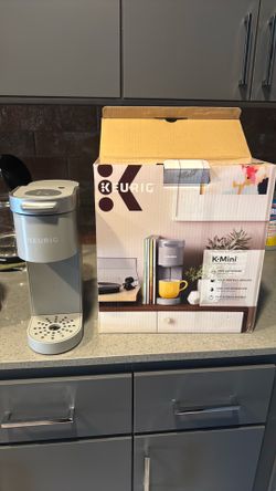 Keurig coffee maker and pod holder