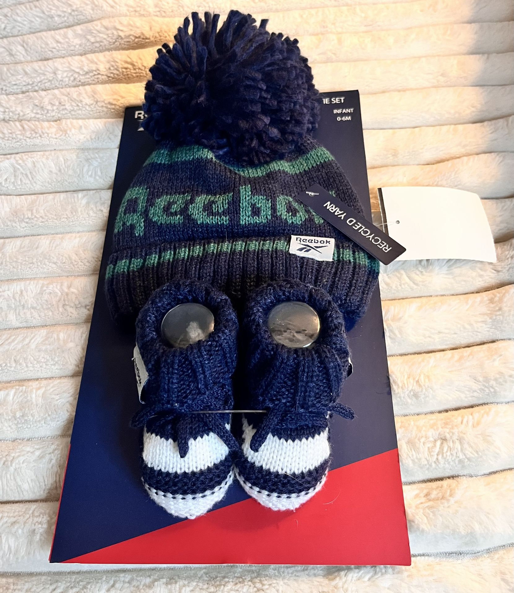 Reebok Baby Boy/Girl Knitted Beanie & Booties 0-6 Months NWT