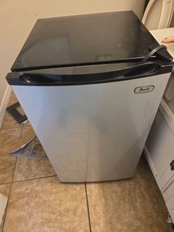 Mini refrigerator