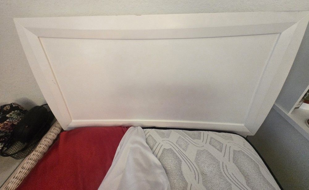 Rooms To GO real Wood Twin Bed With Matress And Cover