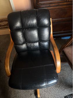 Comfortable desk chair