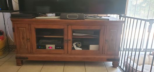 Wooden TV Stand wl Side Drawers
