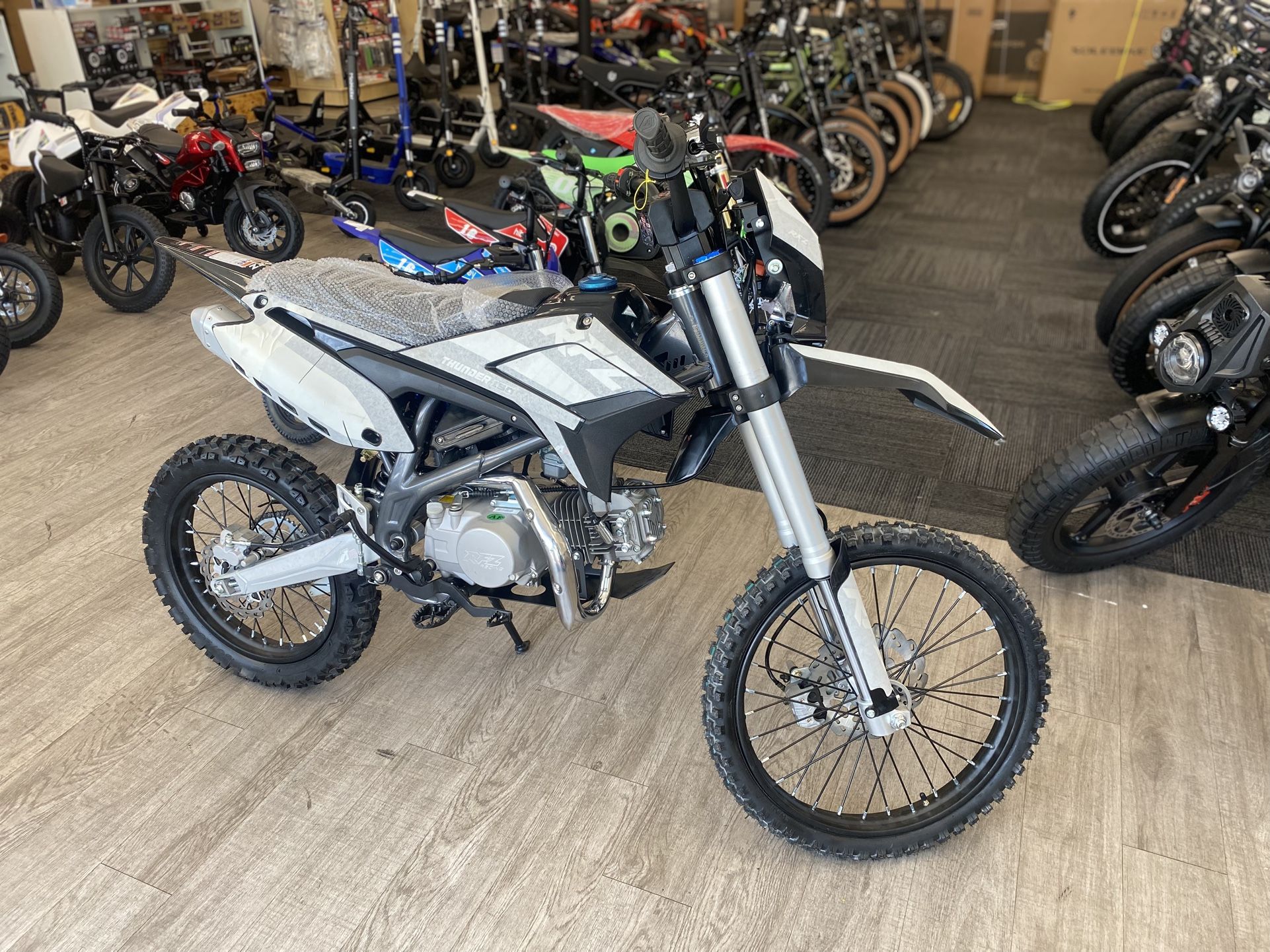 RFZ Thunder Dirt Bike 150cc 4 Speed 4 Stroke Motor 