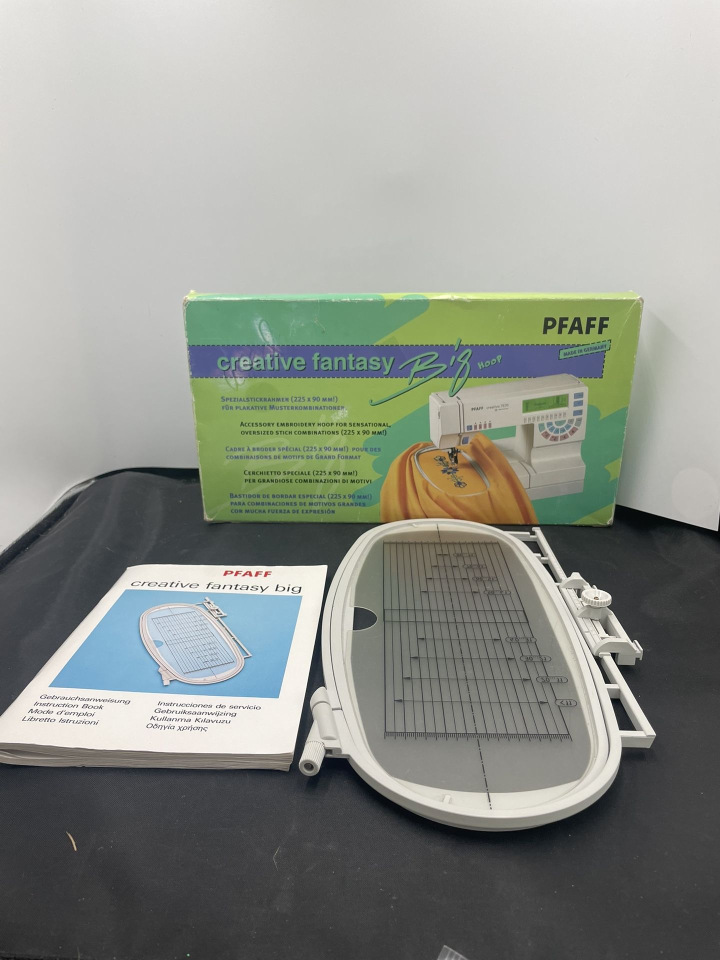 The PFAFF Creative Fantasy BIG EMBROIDERY HOOP (36)