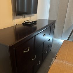 4 Piece Queen Bedroom Set