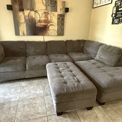 Jerome’s Sectional Sofa W/ Ottoman 