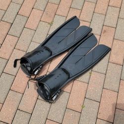 Brand New Size Large Aqua Lung Split Flippers