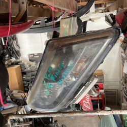 2015 Nissan Pathfinder RH Headlight Or Best Offer 