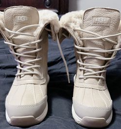 Uggs 8.5