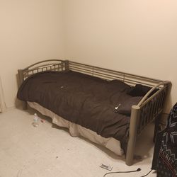 Twin Bed  ( Must Pick Up )