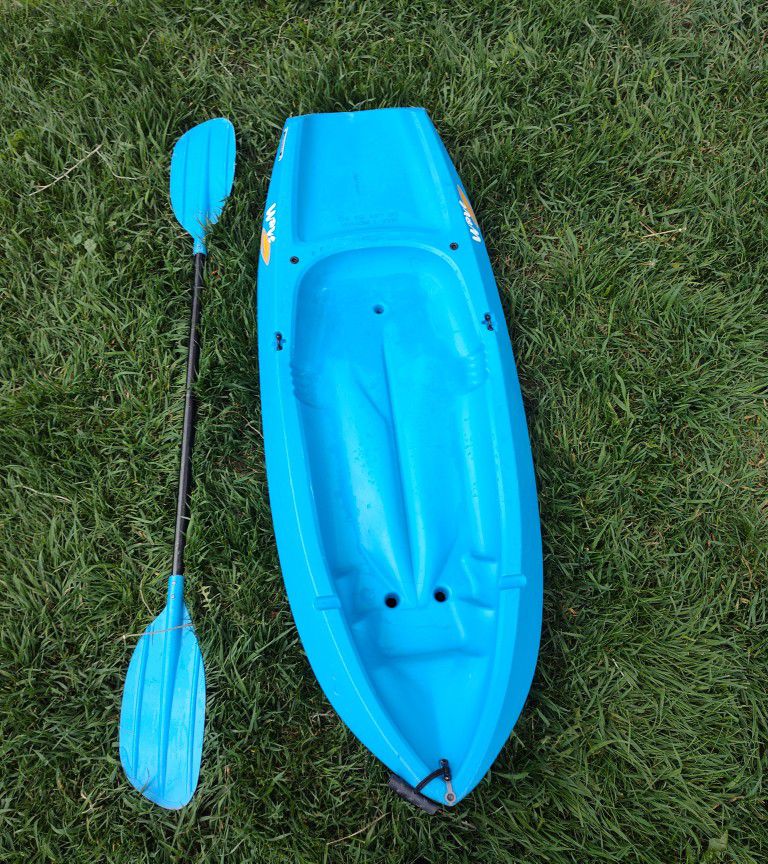 Lifetime 6' 1-Man Wave Youth Kayak with Paddle. Colors, blue and pink.