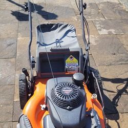 HUSQVARNA SELF PROPELLED LAWN MOWER WITH HONDA MOTOR.