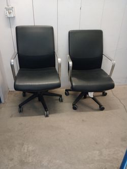 Keilhauer task chair small scratches on armpads