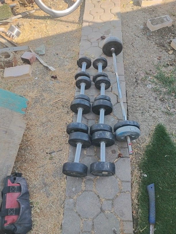 25 Lb Set 20 Lb Set 10 Lb Set 5 Lb Set And Curling Bar Total Weight 130 Lb