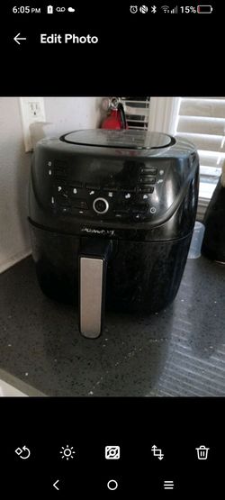 This is a PowerXL Vortex Pro Air Fryer. 6 quart capacity.