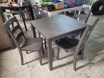 Brand New Floorsample Table Set