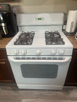 GE White Freestanding Gas Range