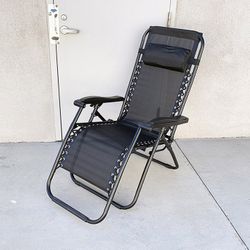 (Brand New) $40 Foldable Outdoor Patio Zero Gravity Recliner Lounge Chair, Adjustable Headrest, Textilene Mesh