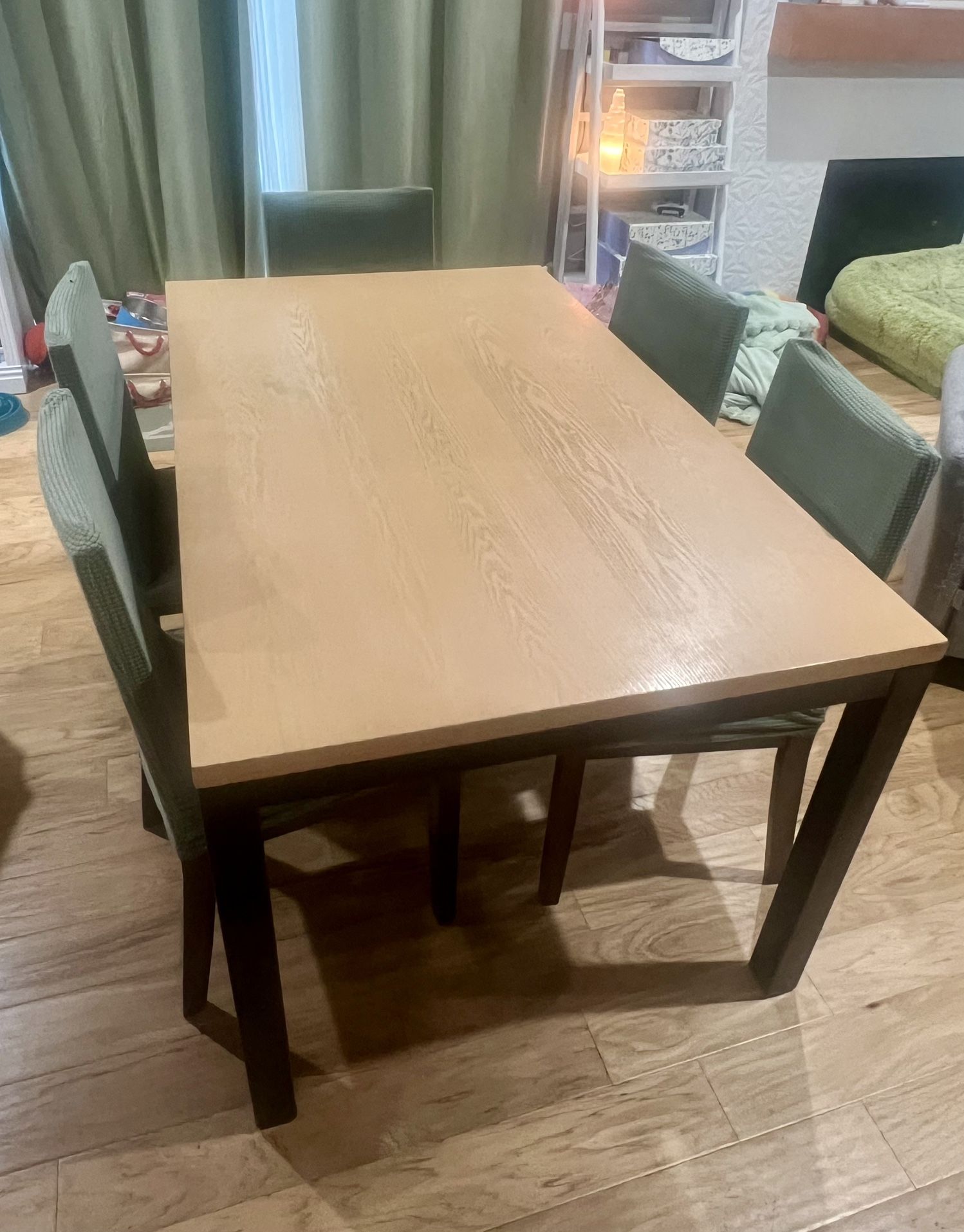 Table with 5 Chairs
